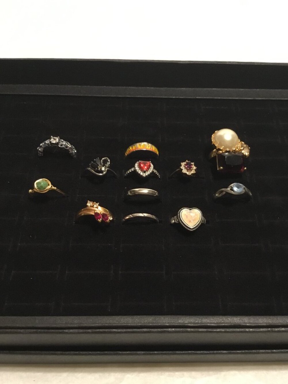 Colorful lot of 12 rings - A great variety of designs and sizes